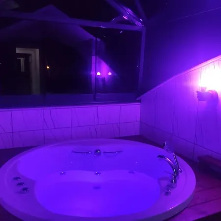 High Speed Internet Jakuzi 1 Apartment *